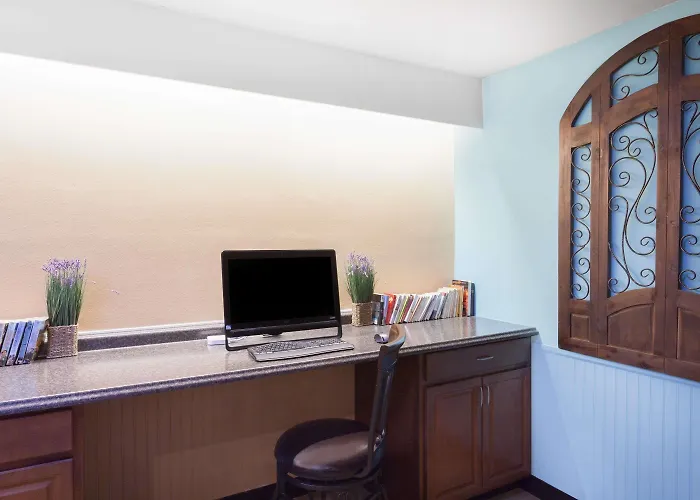 Howard Johnson By Wyndham Hotel 2*