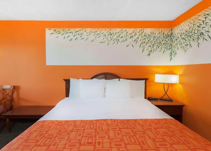 Howard Johnson By Wyndham Hotel 2*